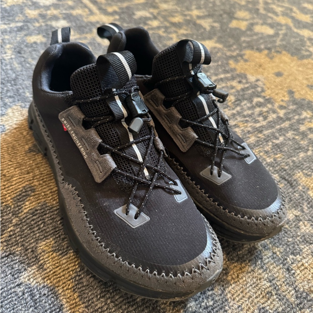 On cloud cloud away size 6 guc